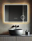 Moderne badkamerspiegel met vergrootglas en slimme verlichting